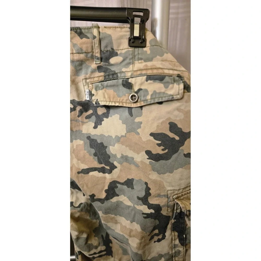Levis Camouflage Green Jean Shorts Mens Denim‎ Medium 38x10.5